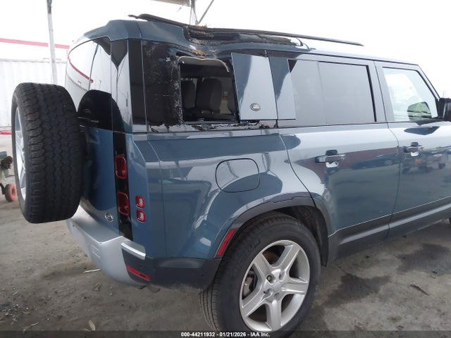SALEJEEX7L2018034 Land Rover Defender 110 S