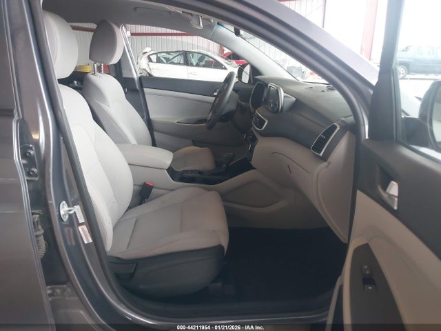 KM8J33AL1KU002871 Hyundai Tucson Sport