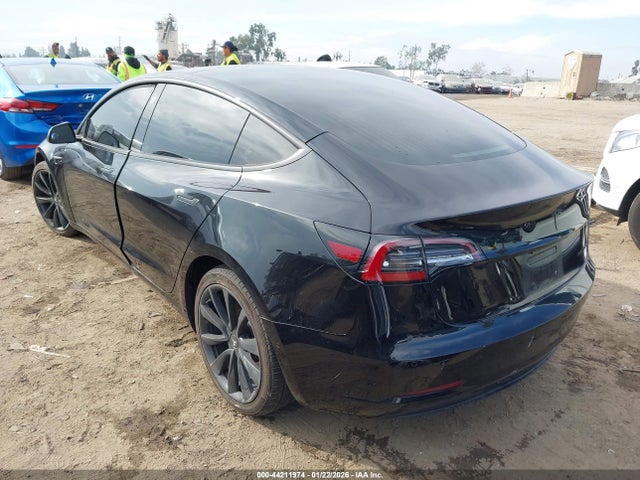 2018 TESLA MODEL 3 5YJ3E1EB5JF100354 Photo 2