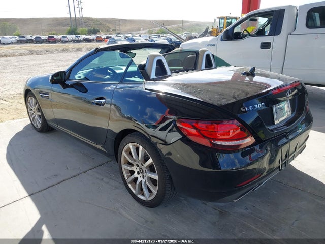 2019 MERCEDES-BENZ SLC 300 WDDPK3JA8KF162885 Photo 2