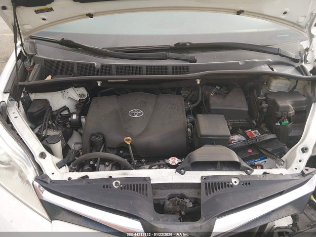 5TDKZ3DC1KS991889 Toyota Sienna Le 8 Passenger