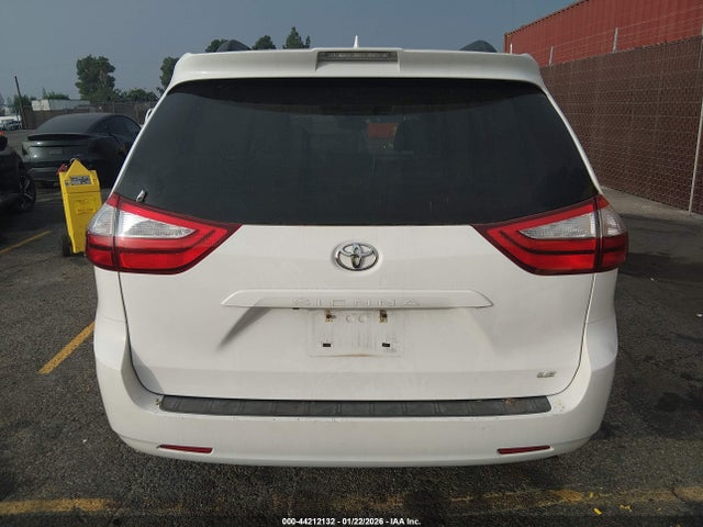 5TDKZ3DC1KS991889 Toyota Sienna Le 8 Passenger