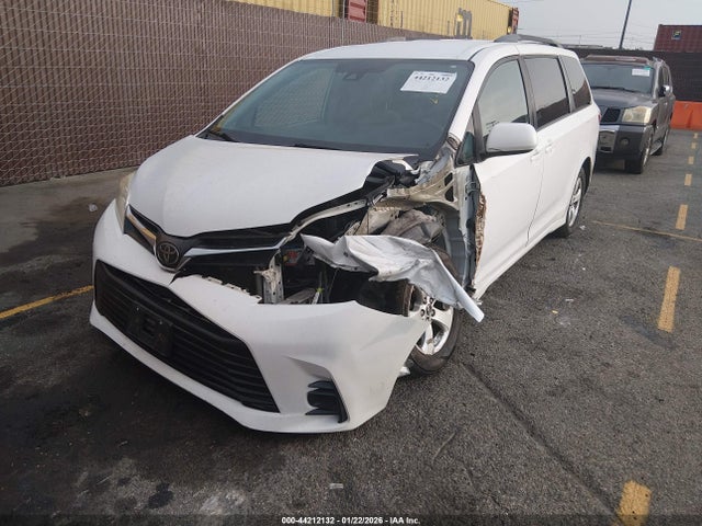 5TDKZ3DC1KS991889 Toyota Sienna Le 8 Passenger