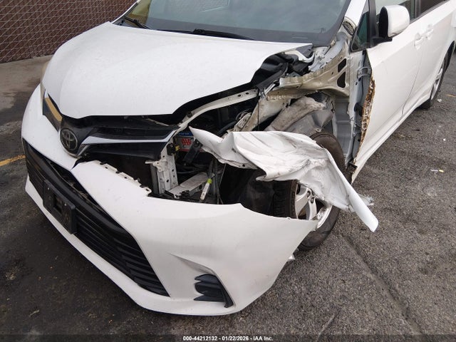 5TDKZ3DC1KS991889 Toyota Sienna Le 8 Passenger
