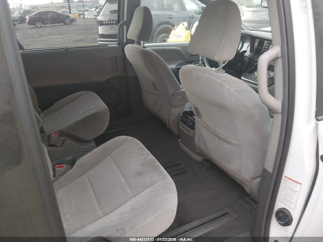 5TDKZ3DC1KS991889 Toyota Sienna Le 8 Passenger