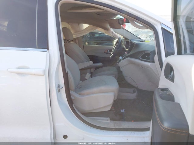 2C4RC1CG7HR597940 Chrysler Pacifica Lx