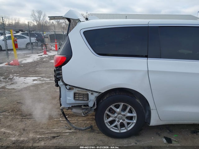2C4RC1CG7HR597940 Chrysler Pacifica Lx