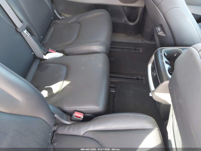 KNDNB5K34S6533277 KIA Carnival Mpv Lxs