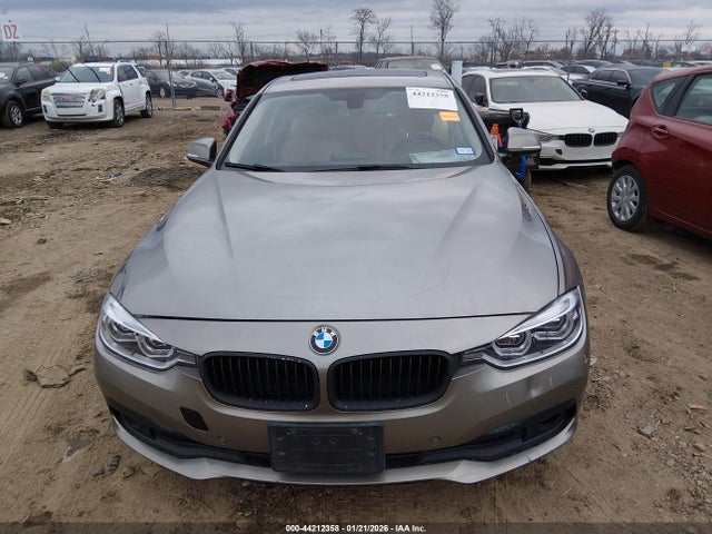44212358 :رقم المزاد ، WBA8E1G39HNU18210 vin ، 2017 Bmw 320i مزاد بيع