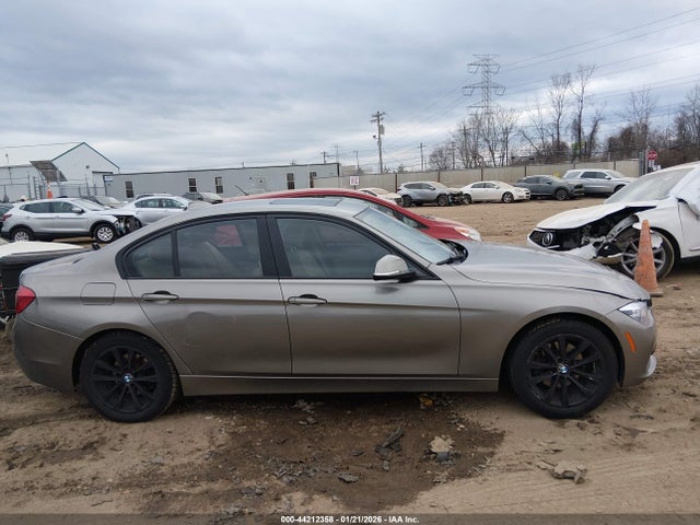 44212358 :رقم المزاد ، WBA8E1G39HNU18210 vin ، 2017 Bmw 320i مزاد بيع