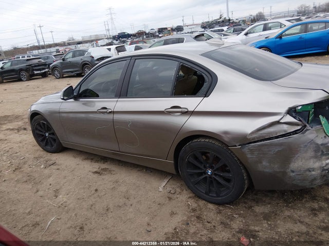 44212358 :رقم المزاد ، WBA8E1G39HNU18210 vin ، 2017 Bmw 320i مزاد بيع