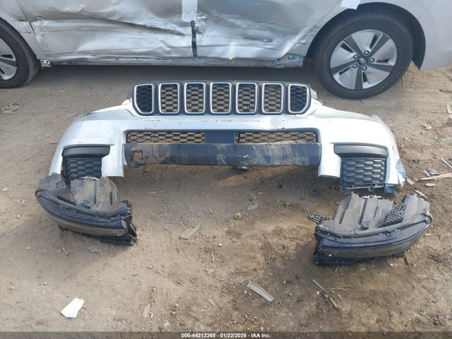 1C4RJJAG8N8548617 Jeep Grand Cherokee L Laredo 4x2