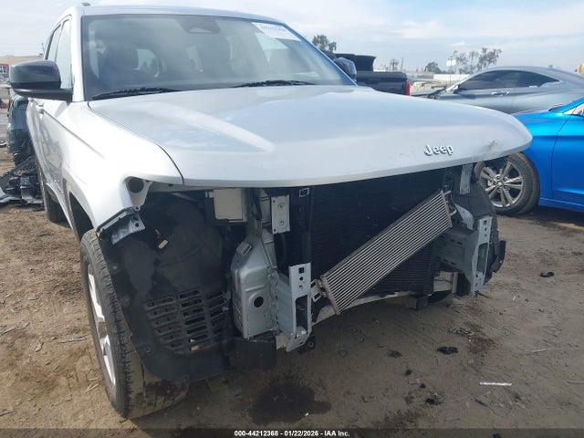 1C4RJJAG8N8548617 Jeep Grand Cherokee L Laredo 4x2