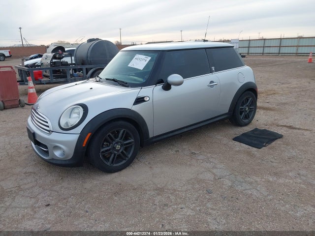 2011 MINI COOPER WMWSU3C59BT093735 Photo 1
