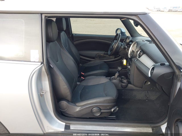 2011 MINI COOPER WMWSU3C59BT093735 Photo 4