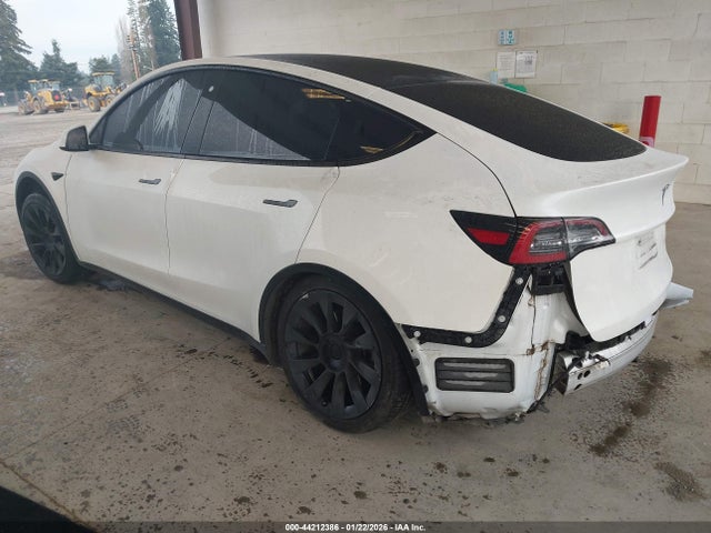 2020 TESLA MODEL Y 5YJYGDEE0LF008924 Photo 2