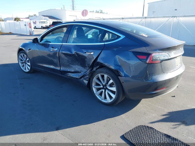 2018 TESLA MODEL 3 5YJ3E1EB6JF132620 Photo 2