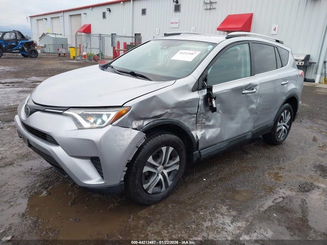 2T3BFREV2HW662346 Toyota RAV4 LE