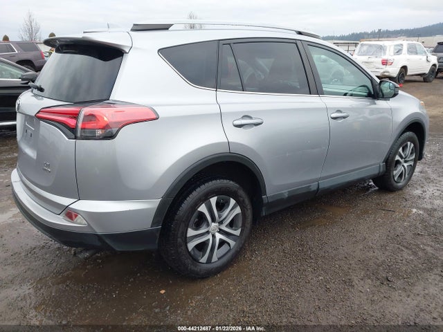 2T3BFREV2HW662346 Toyota RAV4 LE