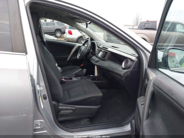 2T3BFREV2HW662346 Toyota RAV4 LE