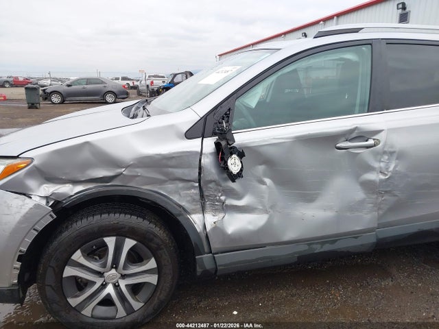 2T3BFREV2HW662346 Toyota RAV4 LE
