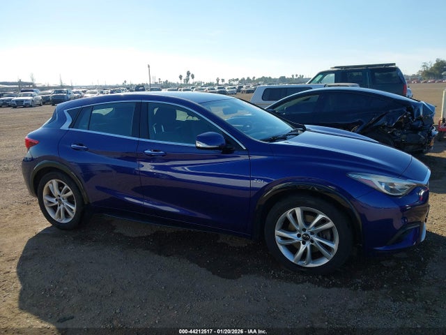 SJKCH5CP9HA033058 Infiniti QX30
