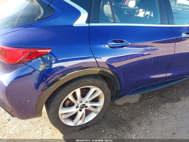 SJKCH5CP9HA033058 Infiniti QX30