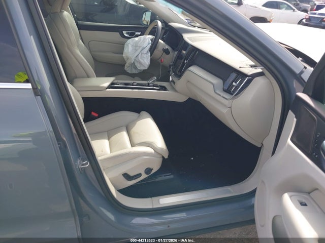 2023 VOLVO XC60 YV4L12RA5P1341896 Photo 4
