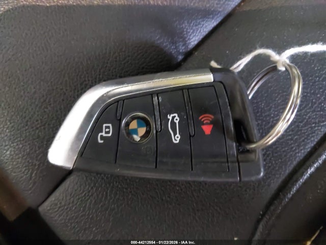 44212554 :رقم المزاد ، 3MW5R7J08M8B93056 vin ، 2021 Bmw 330i Xdrive مزاد بيع