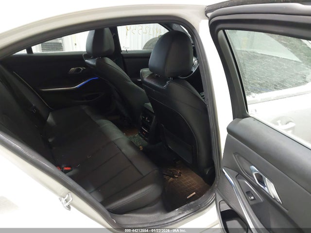 44212554 :رقم المزاد ، 3MW5R7J08M8B93056 vin ، 2021 Bmw 330i Xdrive مزاد بيع