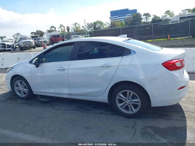 1G1BE5SMXJ7221503 Chevrolet Cruze Lt Auto
