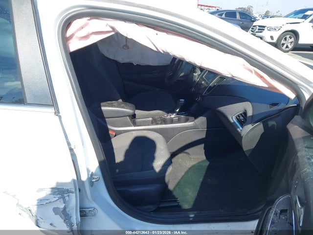 1G1BE5SMXJ7221503 Chevrolet Cruze Lt Auto