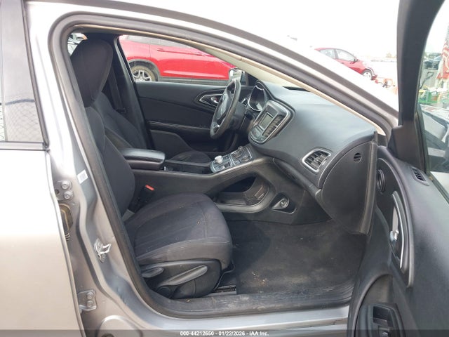 2015 Chrysler 200 Limited მანქანა იყიდება აუქციონზე, vin: 1C3CCCAB4FN586613, აუქციონის ნომერი: 44212650