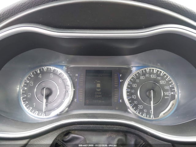 2015 Chrysler 200 Limited მანქანა იყიდება აუქციონზე, vin: 1C3CCCAB4FN586613, აუქციონის ნომერი: 44212650