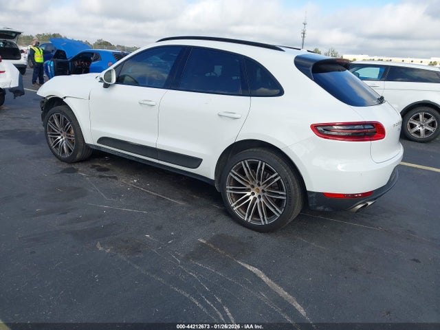 2016 PORSCHE MACAN WP1AB2A54GLB41441 Photo 2
