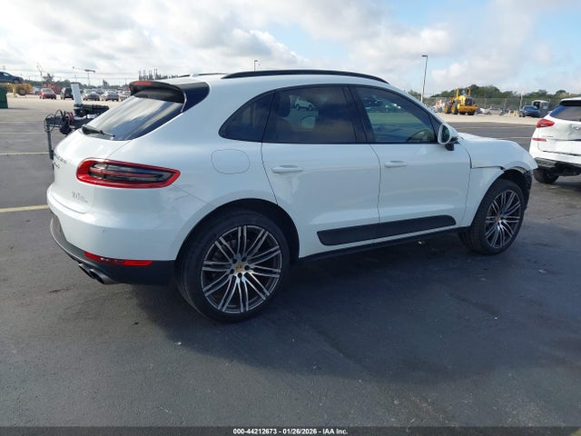 2016 PORSCHE MACAN WP1AB2A54GLB41441 Photo 3