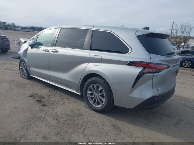 5TDYSKFC7NS071873 Toyota SIENNA XLE