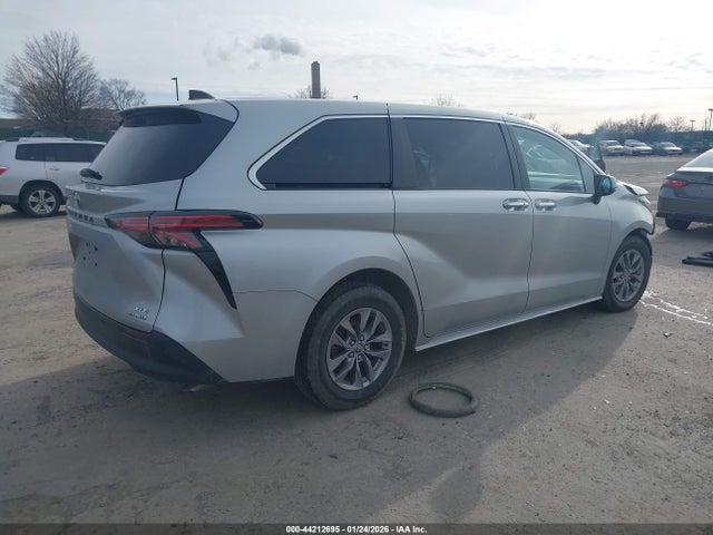 5TDYSKFC7NS071873 Toyota SIENNA XLE