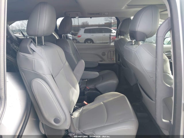 5TDYSKFC7NS071873 Toyota SIENNA XLE