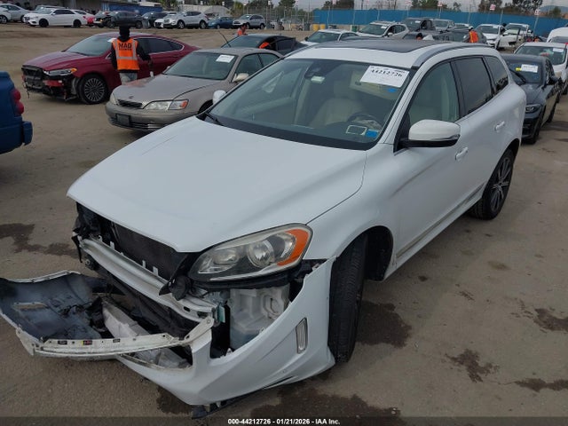 2016 VOLVO XC60 YV440MDK2G2832424 Photo 1