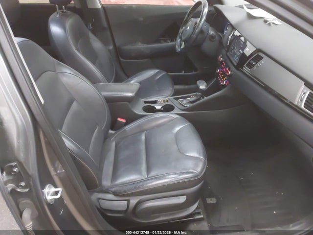KNDCE3LC8J5131297 KIA Niro Touring