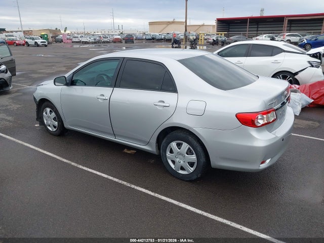 2011 TOYOTA COROLLA 2T1BU4EEXBC643621 Photo 2