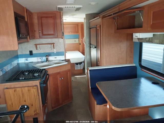 1F64F5DY9F0A10440 Winnebago Vista