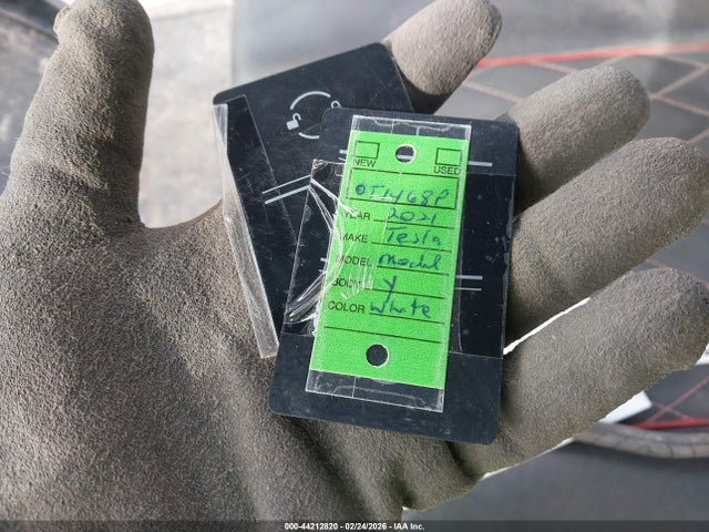 2021 TESLA MODEL Y 5YJYGDEE4MF092621 Photo 10
