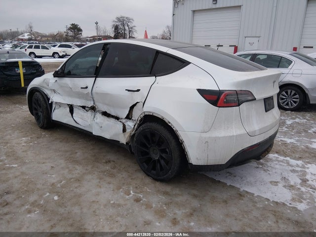 2021 TESLA MODEL Y 5YJYGDEE4MF092621 Photo 2