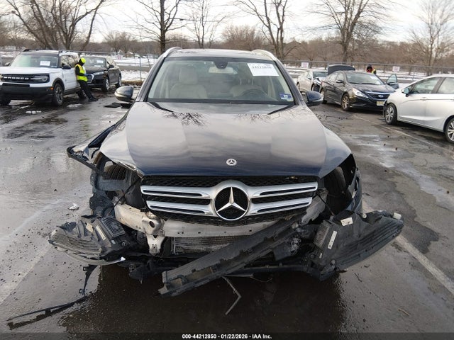 2019 Mercedes-benz Glc 300 4matic მანქანა იყიდება აუქციონზე, vin: WDC0G4KB0KF574190, აუქციონის ნომერი: 44212850
