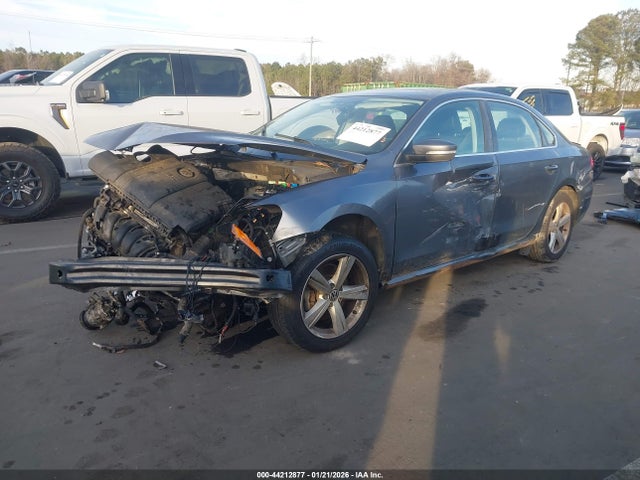 2013 Volkswagen Passat 2.5l Se მანქანა იყიდება აუქციონზე, vin: 1VWBP7A38DC019273, აუქციონის ნომერი: 44212877