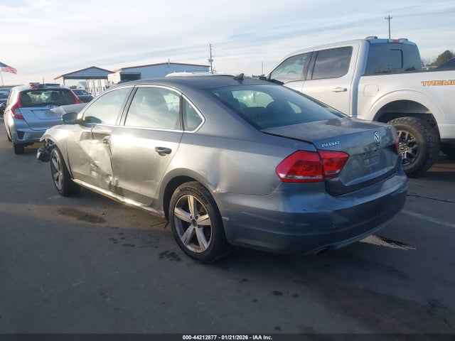 2013 Volkswagen Passat 2.5l Se მანქანა იყიდება აუქციონზე, vin: 1VWBP7A38DC019273, აუქციონის ნომერი: 44212877
