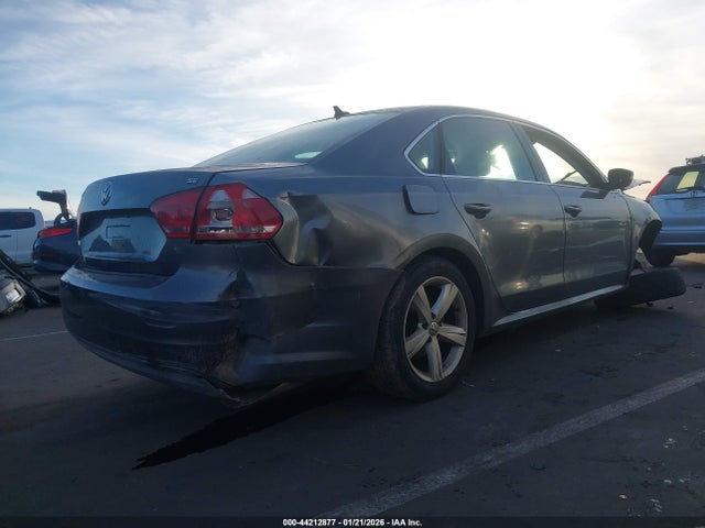 2013 Volkswagen Passat 2.5l Se მანქანა იყიდება აუქციონზე, vin: 1VWBP7A38DC019273, აუქციონის ნომერი: 44212877