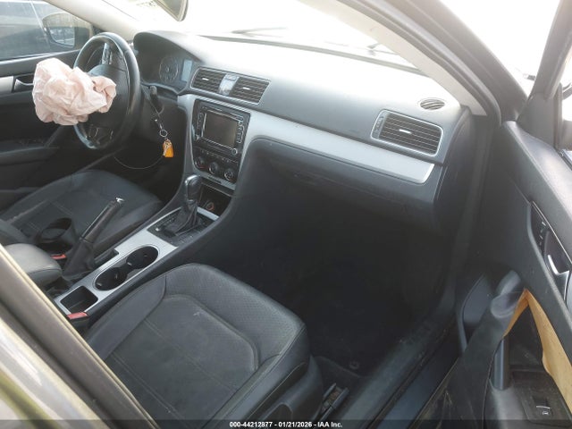 2013 Volkswagen Passat 2.5l Se მანქანა იყიდება აუქციონზე, vin: 1VWBP7A38DC019273, აუქციონის ნომერი: 44212877